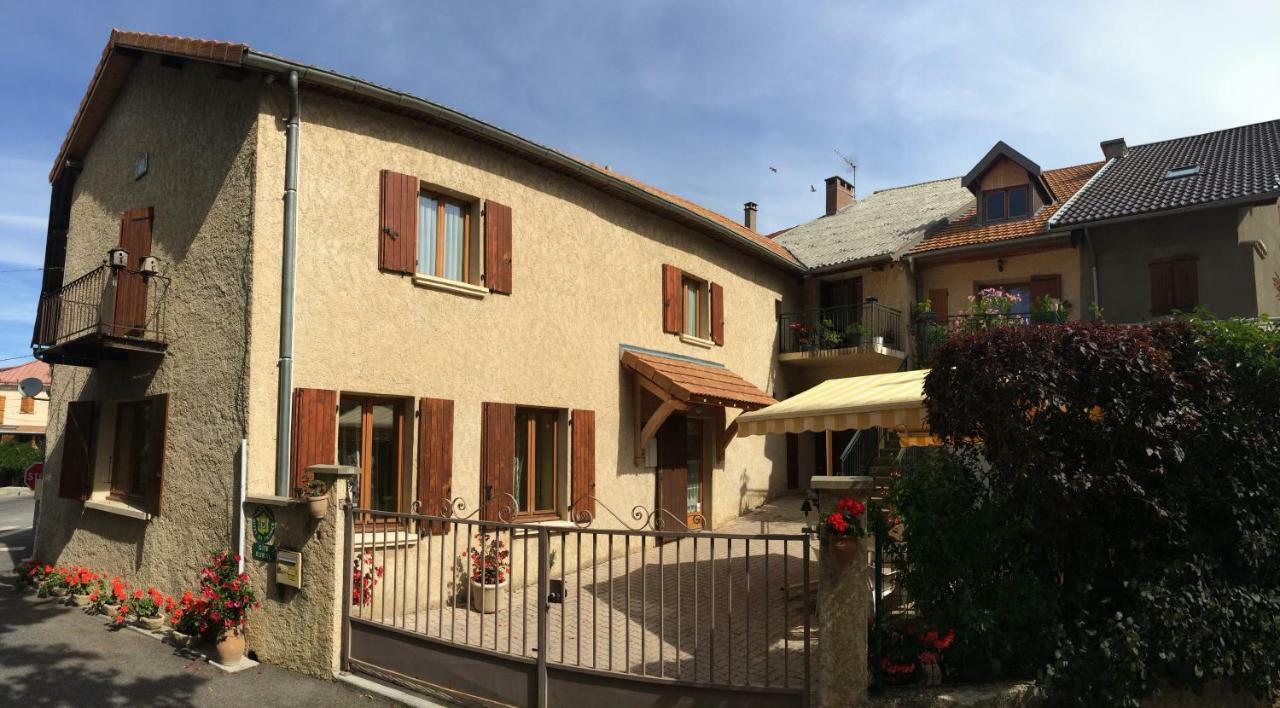 La Maison De Valentine Jarjayes Exterior photo